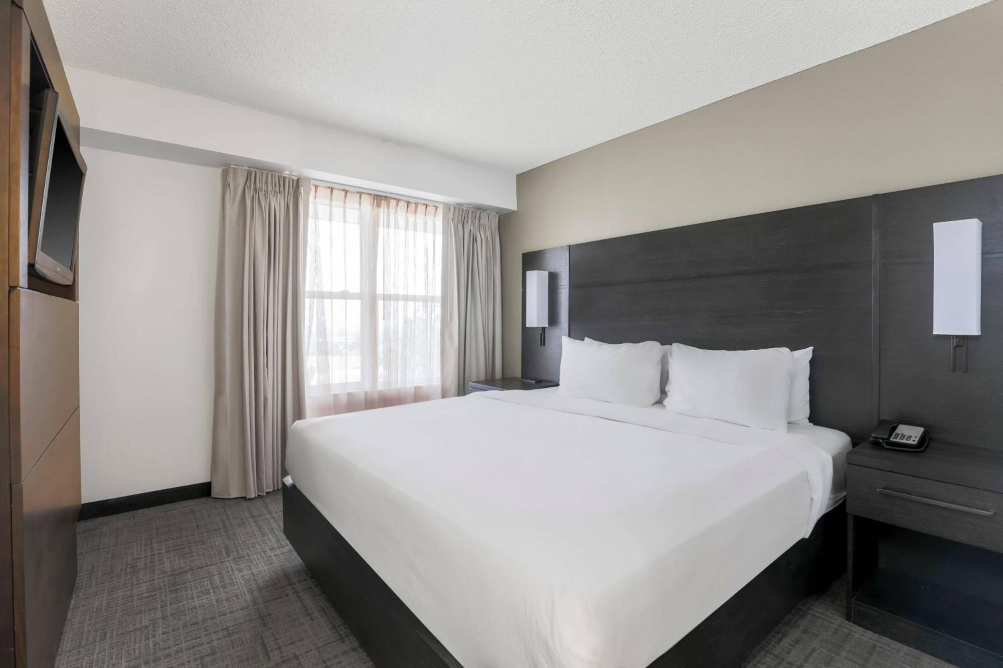 Two-Bedroom Suite Fireplace,1632998509:JPEG