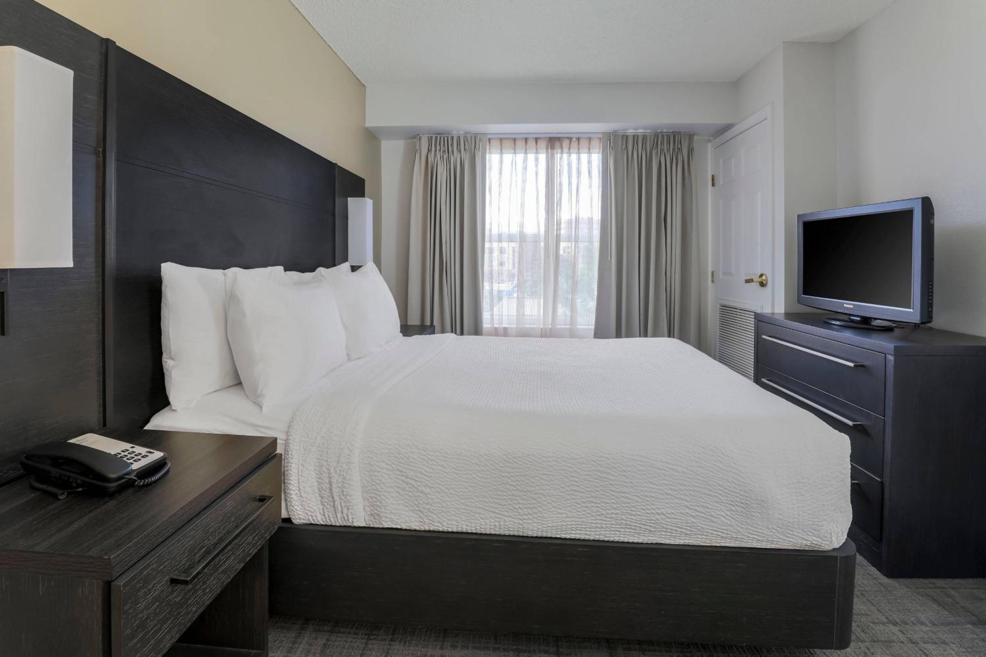 One-Bedroom Queen Suite,1632998511:JPEG